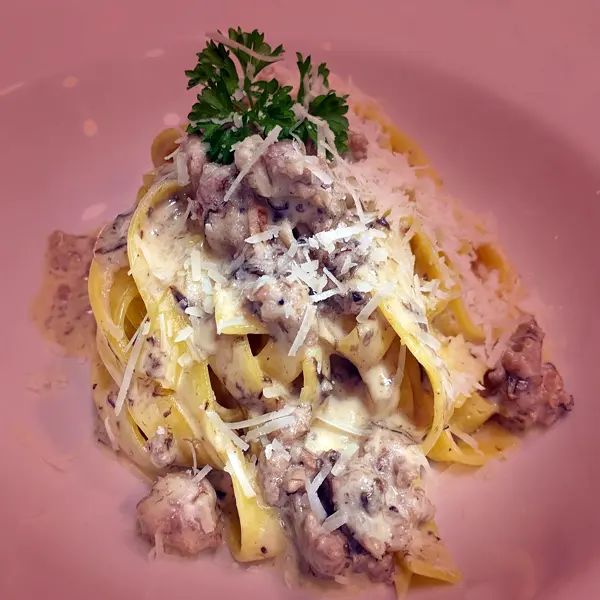 Tagliatelle alla Norcina – pasta with sausage and truffle